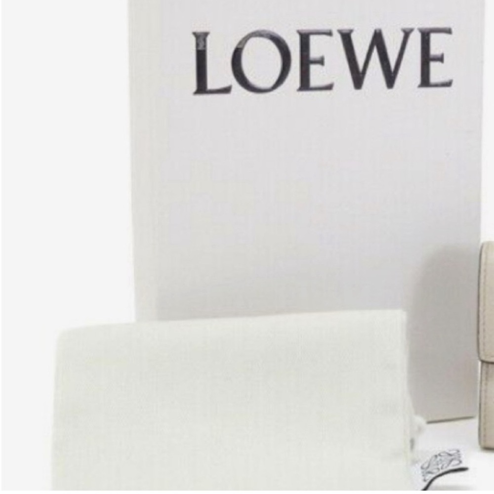 Loewe Bundle - image 1